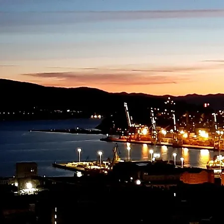 Vistas A La Ria Y Garaje En El Castro, Centro Vigo