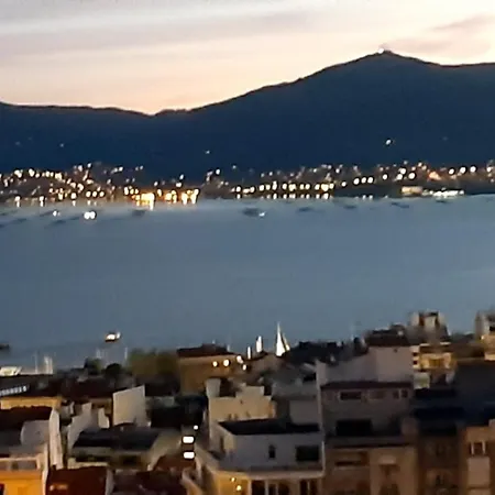 Vistas A La Ria Y Garaje En El Castro, Centro