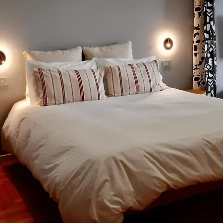 Vistas A La Ria Y Garaje En El Castro, Centro *