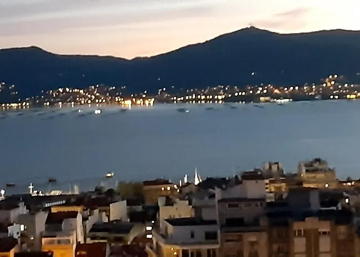 Vistas A La Ria Y Garaje En El Castro, Centro