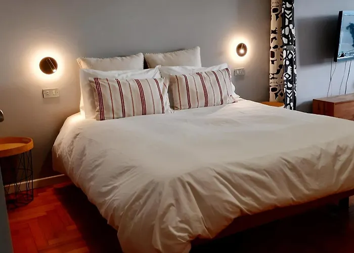 Vistas A La Ria Y Garaje En El Castro, Centro *