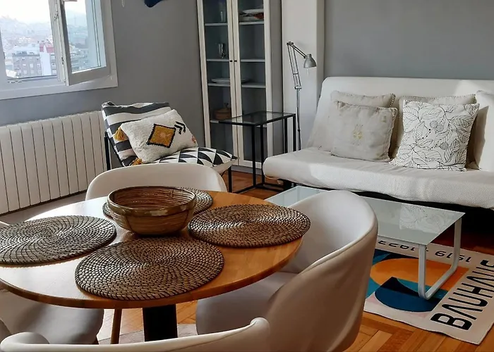 Vistas A La Ria Y Garaje En El Castro, Centro *